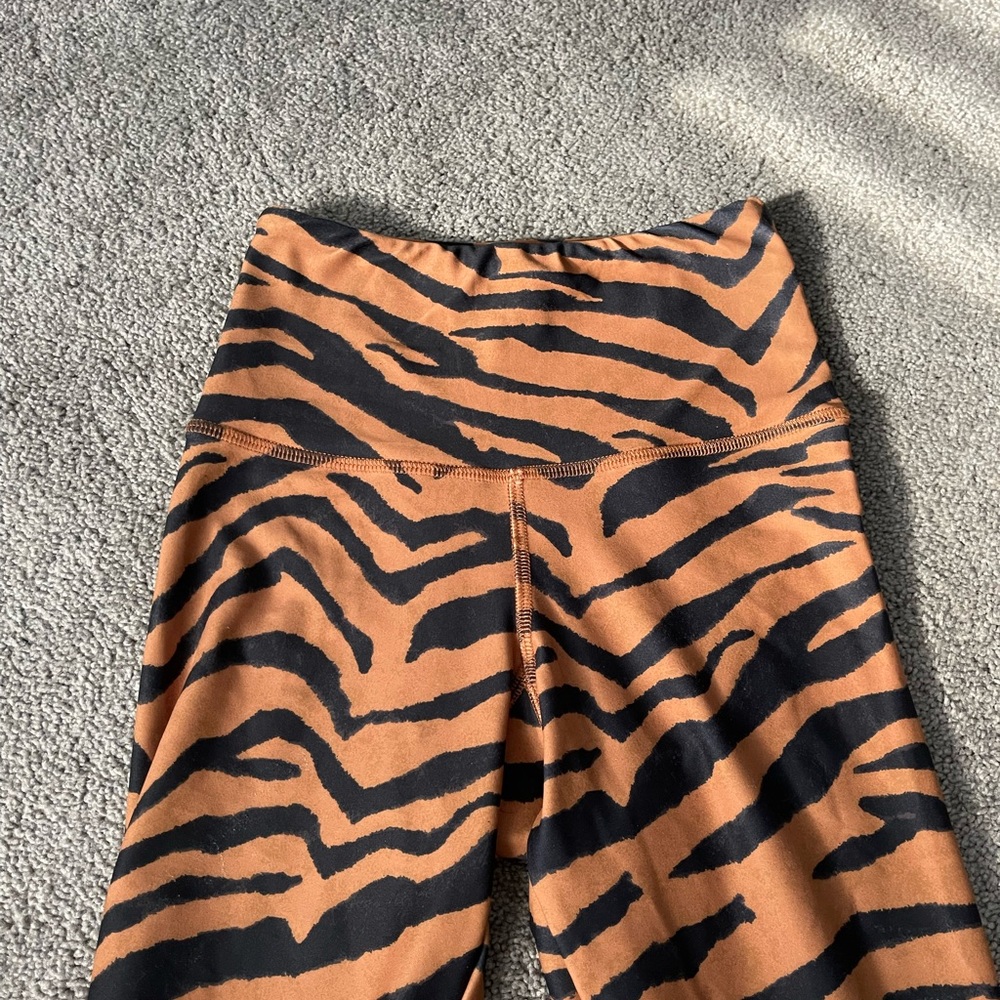 Leopard print leggings